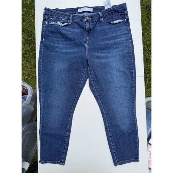 Signature By Levi Strauss Mid Rise Skinny Crop Size 18 - Picture 2 of 5
